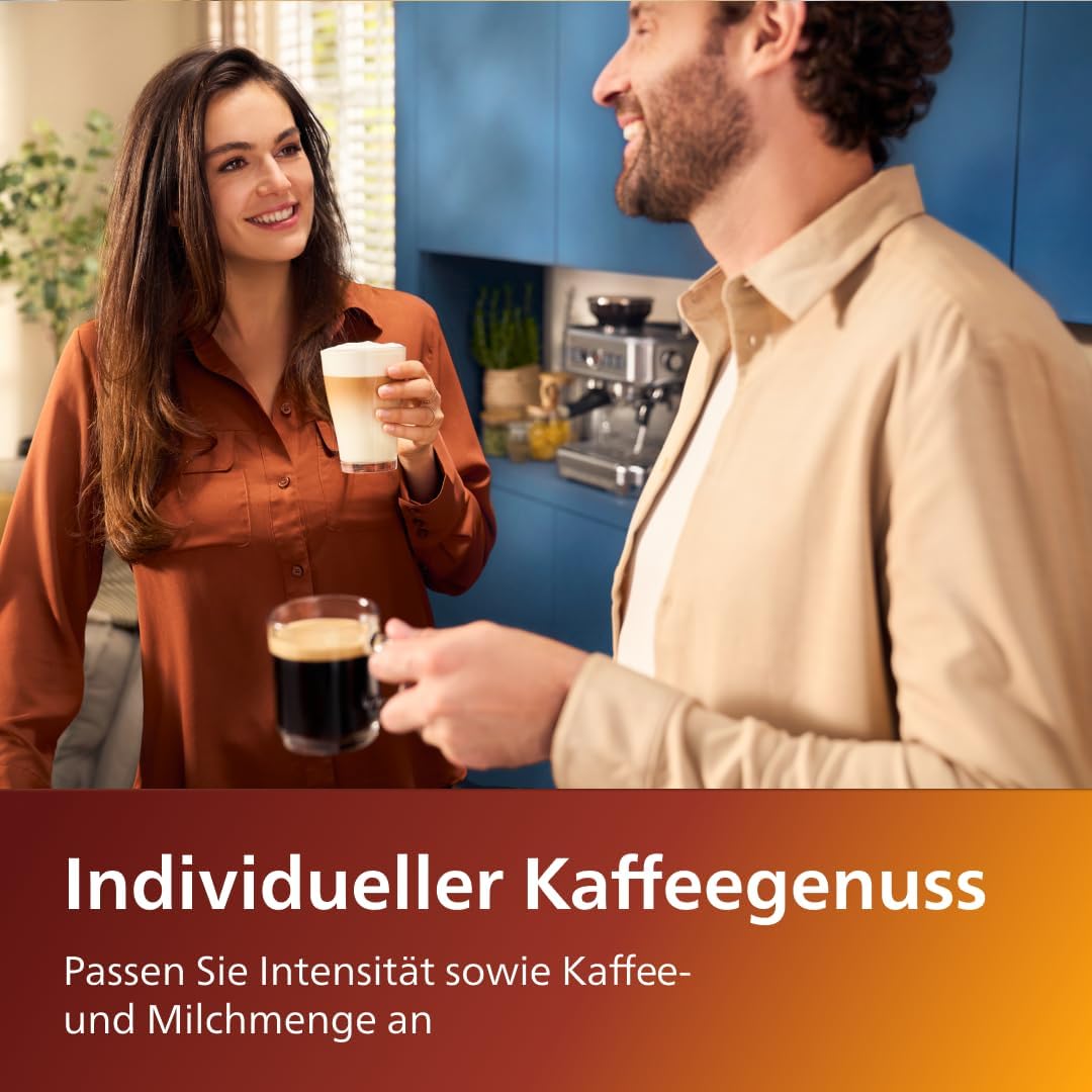 Gourmet with freshly prepared latte macchiato